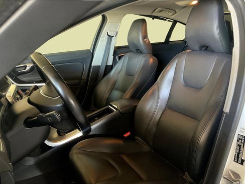 Used 2018 Volvo S60 T5 Inscription image 25