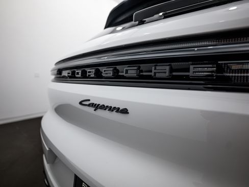 Certified 2026 Porsche Cayenne E-Hybrid image 25