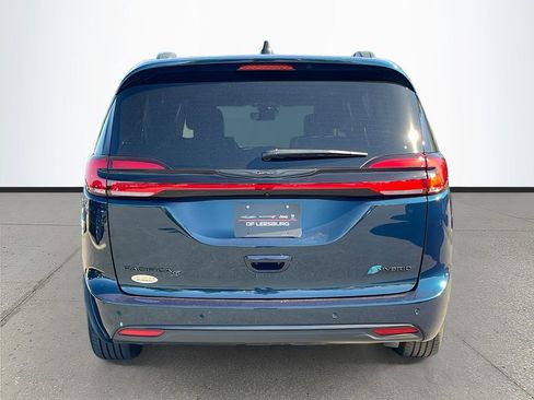 Certified 2024 Chrysler Pacifica Premium FWD image 6
