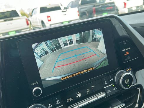 Used 2023 Toyota Highlander XLE image 17