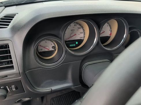 Used 2010 Dodge Challenger SE RWD image 19