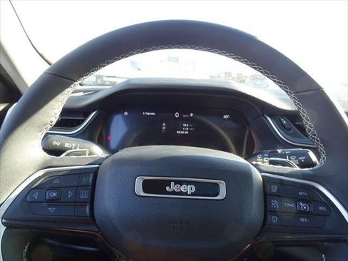 Certified 2023 Jeep Grand Cherokee Laredo w/ Luxury Tech Group I AWD/4WD image 33