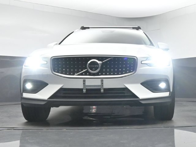 Used 2024 Volvo V60 B5 Cross Country Plus w/ Protection Package Premier AWD/4WD image 11