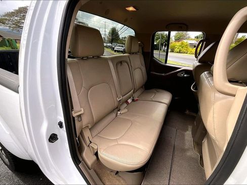 Used 2011 Nissan Frontier SL image 29