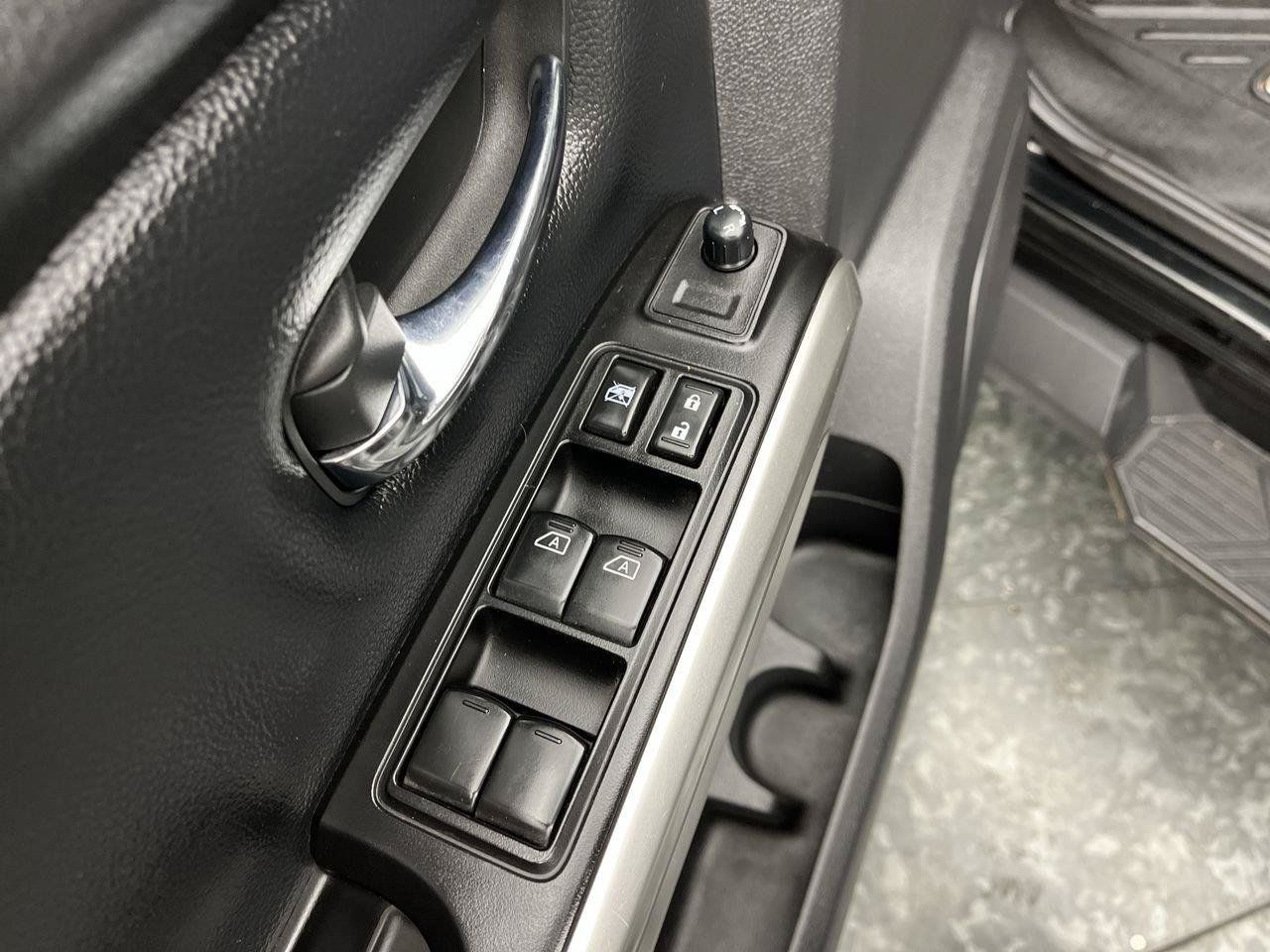 Used 2019 Nissan Titan SV AWD/4WD image 8