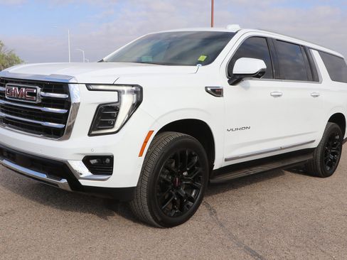Used 2026 GMC Yukon XL Elevation AWD/4WD image 3