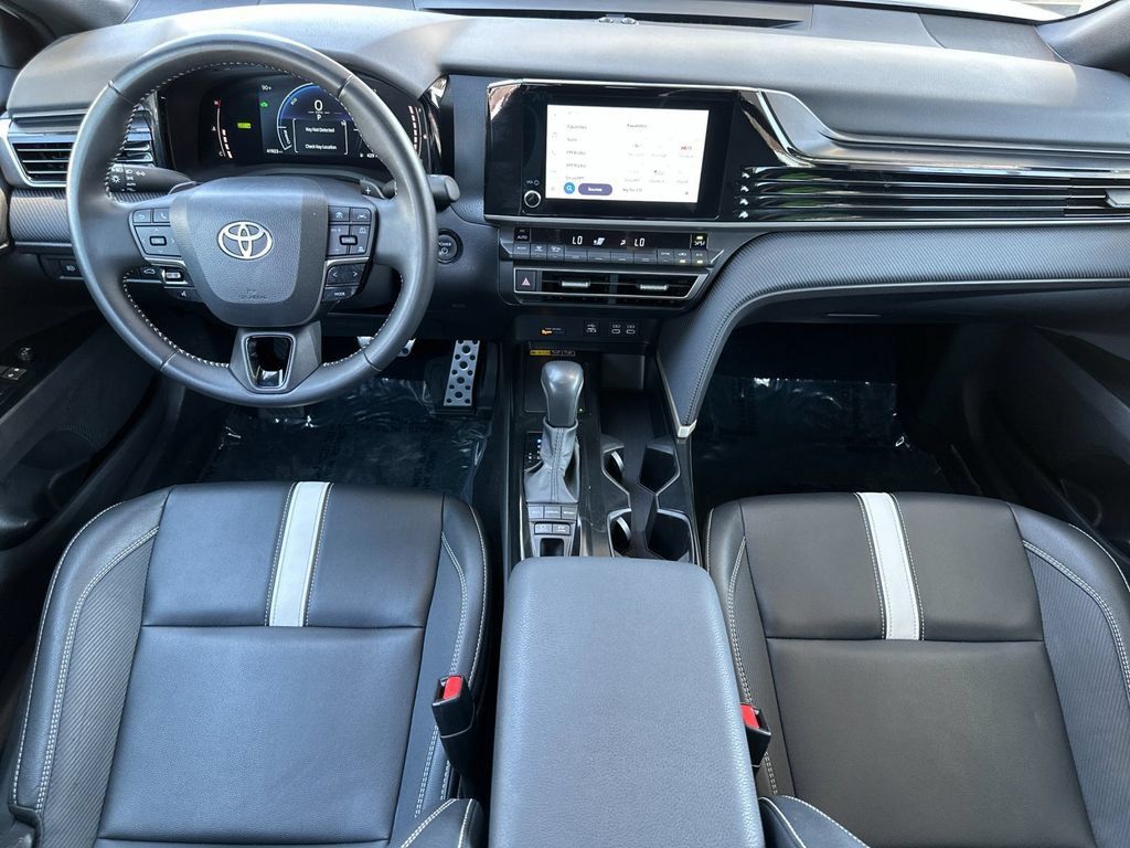 Used 2025 Toyota Camry SE FWD image 12