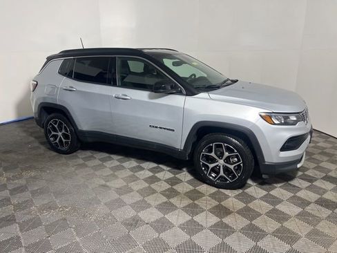 Used 2024 Jeep Compass Limited image 11
