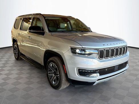 Used 2024 Jeep Wagoneer Series II w/ Flexible Seating Group image 4