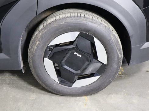 Used 2024 Kia EV9 Light Long Range RWD image 42