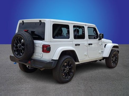 Used 2024 Jeep Wrangler Unlimited Sahara AWD/4WD image 4