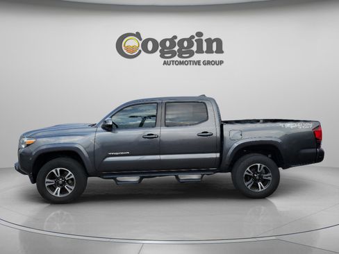 Used 2019 Toyota Tacoma TRD Sport image 2