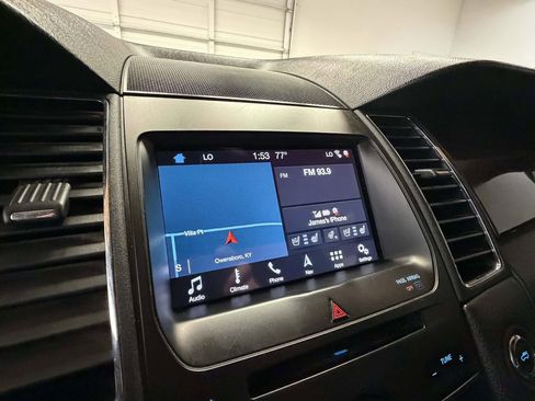 Used 2018 Ford Taurus Limited FWD image 19