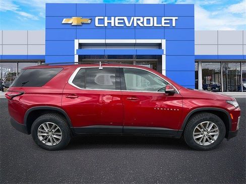 Used 2023 Chevrolet Traverse LT image 7