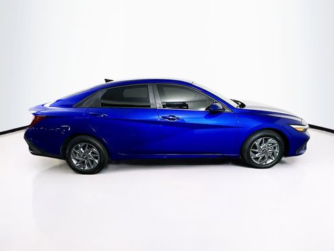 Used 2024 Hyundai Elantra SEL FWD image 10