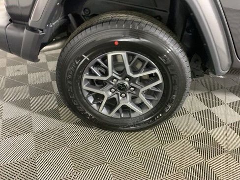 Used 2024 Jeep Wrangler Unlimited Sahara w/ Technology Group AWD/4WD image 43