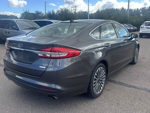 Used 2017 Ford Fusion SE w/ Fusion SE Technology Package FWD image 5