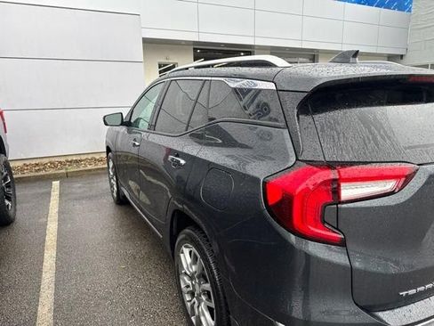 Used 2022 GMC Terrain Denali w/ Denali Premium Package AWD/4WD image 4