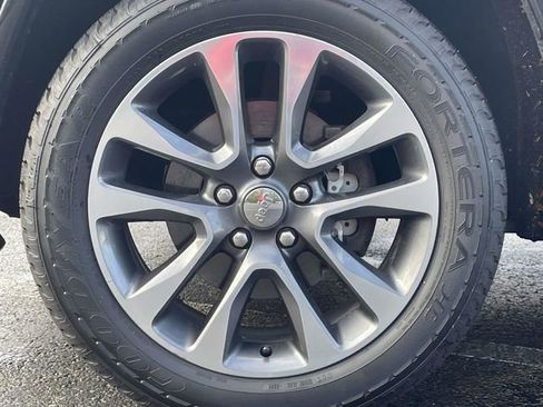 Used 2018 Jeep Grand Cherokee Overland image 9