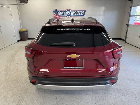 Used 2025 Chevrolet Trax LT w/ LT Convenience Package FWD image 5