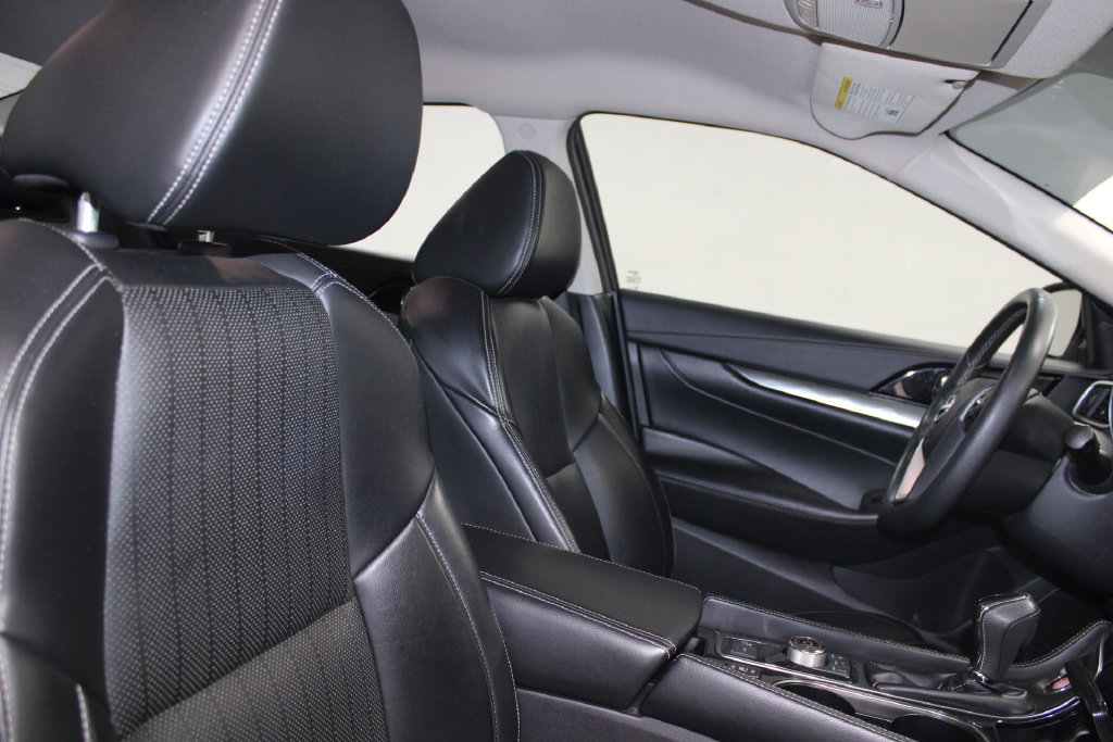 Used 2023 Nissan Maxima SV w/ Floor Mat Group FWD image 18