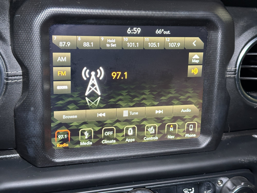 Used 2019 Jeep Wrangler Unlimited Sahara w/ Uconnect 4C Nav & Sound Group AWD/4WD image 38