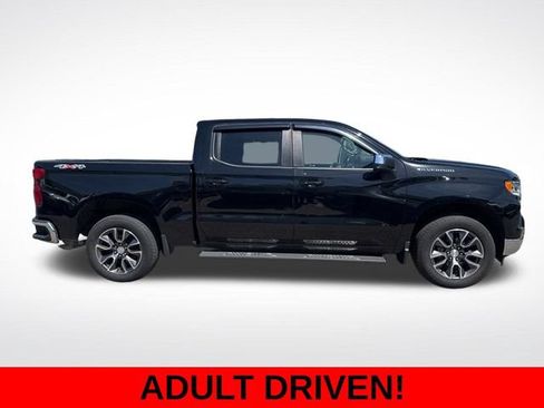 Used 2022 Chevrolet Silverado 1500 LT AWD/4WD image 2