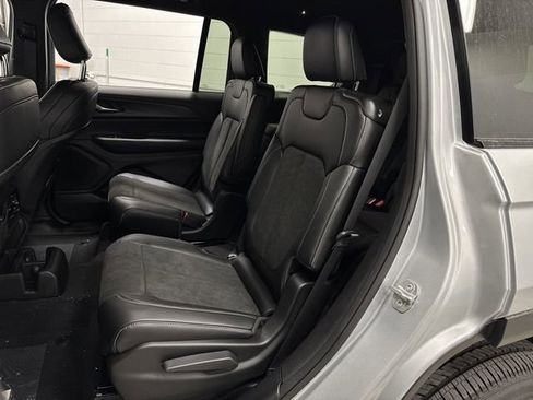 New 2025 Jeep Grand Cherokee L Altitude image 28