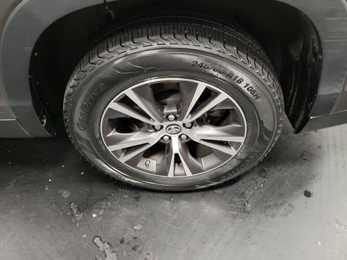 Used 2019 Toyota Highlander LE FWD image 11