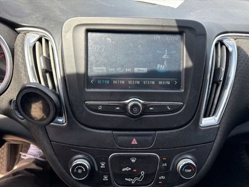 Used 2016 Chevrolet Malibu LT image 15