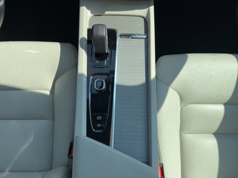 Certified 2024 Volvo XC60 T8 Plus w/ Climate Package image 29