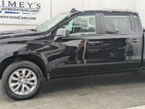 Used 2024 Chevrolet Silverado 1500 Custom image 2