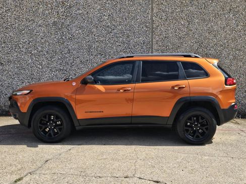 Used 2015 Jeep Cherokee Trailhawk image 6