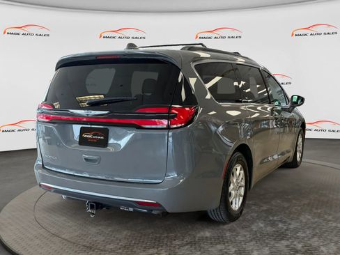 Used 2022 Chrysler Pacifica Touring-L FWD image 10