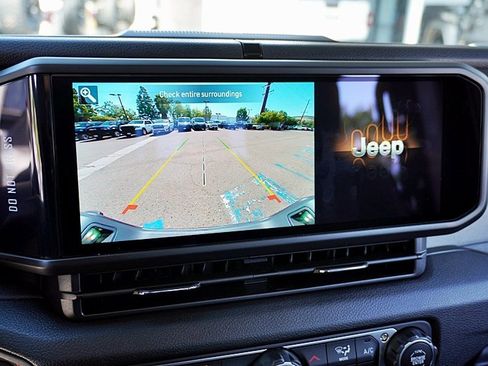 New 2025 Jeep Gladiator Willys image 36