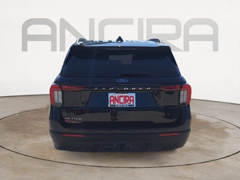 Used 2025 Ford Explorer Active RWD image 9