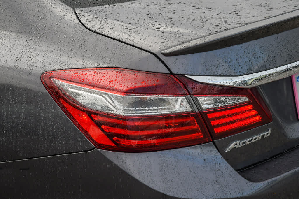 Used 2017 Honda Accord Sport image 6