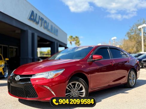 Used 2017 Toyota Camry SE FWD image 1