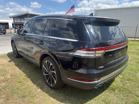 Used 2023 Lincoln Aviator Reserve w/ Equipment Group 201A image 2