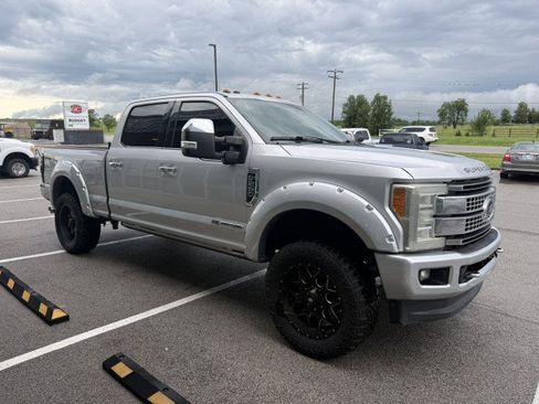 Used 2017 Ford F250 Platinum AWD/4WD image 3