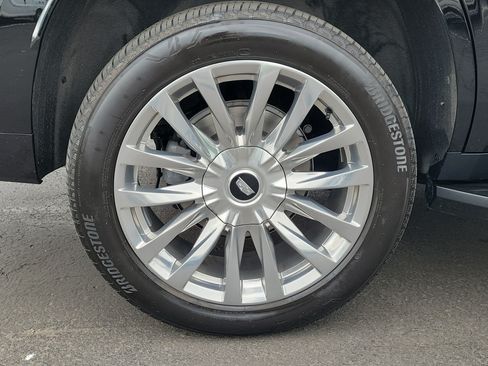Used 2021 Cadillac Escalade Premium Luxury AWD/4WD image 6