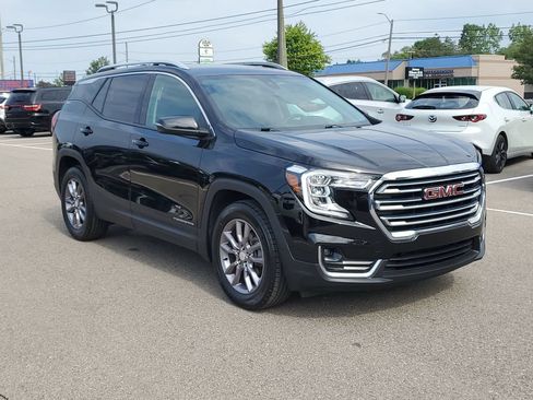 Used 2023 GMC Terrain SLT w/ LPO, Floor Liner Package FWD image 2