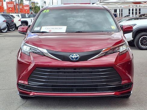 Certified 2025 Toyota Sienna LE FWD image 2