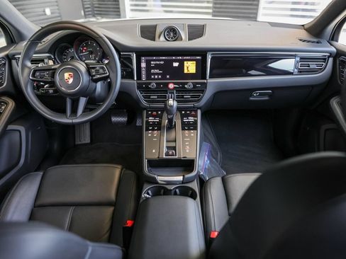Certified 2026 Porsche Macan AWD/4WD image 32