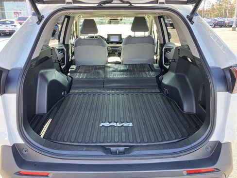 Used 2022 Toyota RAV4 XLE Premium image 26