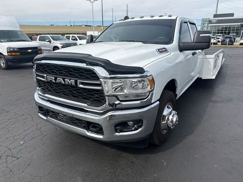 Used 2024 RAM 3500 Tradesman w/ Chrome Appearance Group RWD image 4