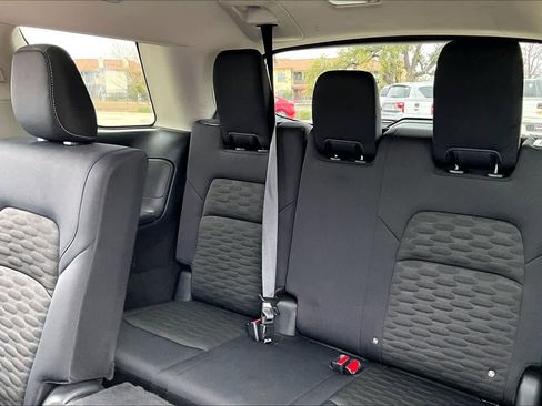 Used 2025 Nissan Pathfinder SV image 34