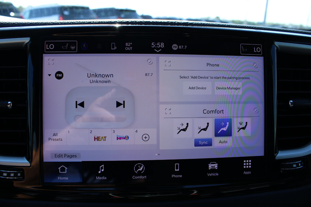 Used 2024 Chrysler Pacifica Touring-L FWD image 37