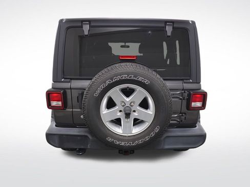 Used 2018 Jeep Wrangler Unlimited Sport image 4