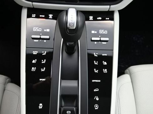 New 2025 Porsche Macan image 17